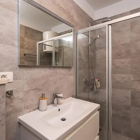 Ana N دوبروفينك