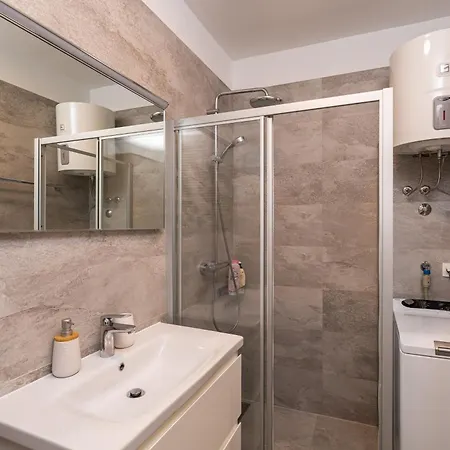 Ana N دوبروفينك